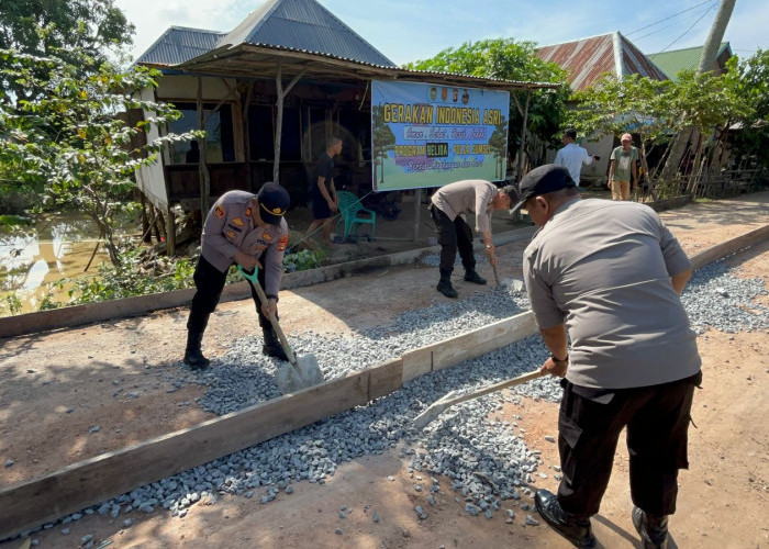 Polisi Cek Titik Jalan Rusak di Desa Sembadak 