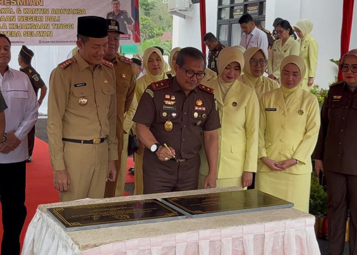 Bupati PALI Asgianto Resmikan Mushola Baru dalam Kunjungan Kerja ke Kejari PALI