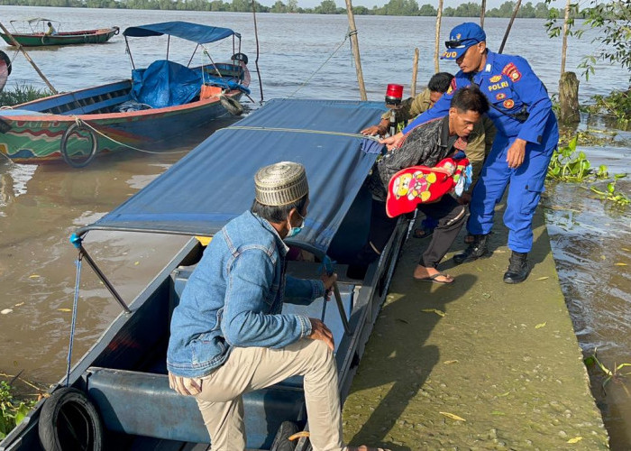 Bayi 21 Hari Meninggal Dunia, Polairud Polda Sumsel Bantu Evakuasi dengan Ambulance Apung