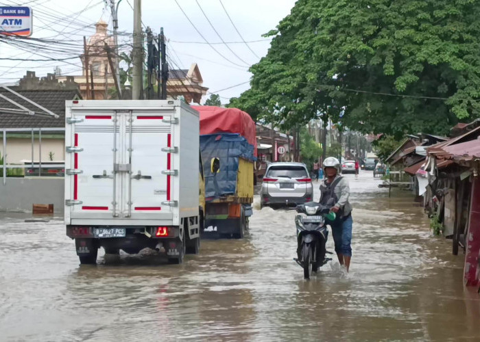 Banjir Tenggelamkan Sebagian Kawasan 8 Ilir Palembang