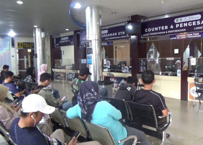 Pelayanan Pajak di SAMSAT Palembang Dipadati Wajib Pajak Usai Libur Kenaikan Yesus Kristus