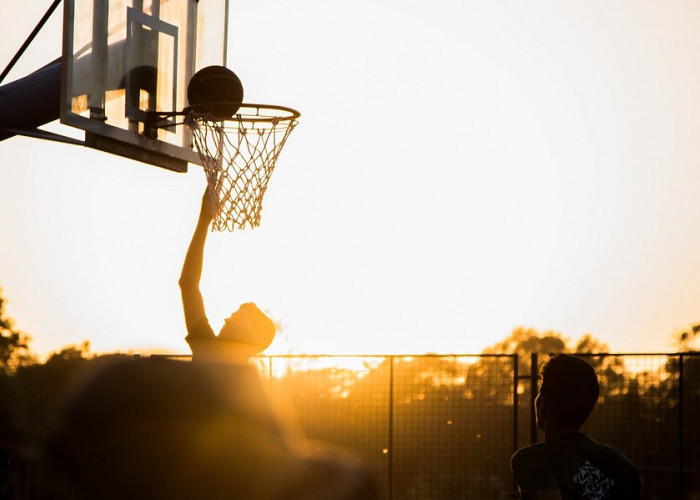 Rahasia Sukses Bermain Basket: Pemula Bisa Kok! Simak Triknya!
