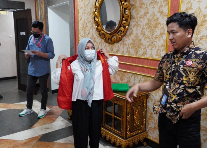 Tahap II Tersangka Korupsi Oknum Notaris Palembang Kasus Jual Aset Sumsel di Jogja.