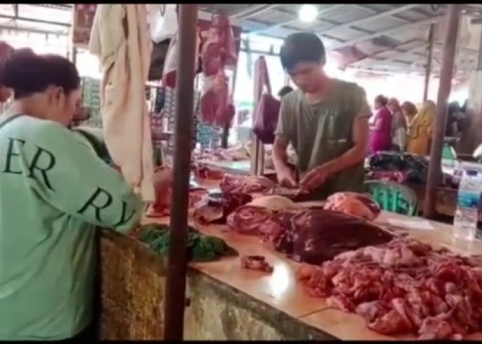 Harga Daging Sapi di Pasar Indralaya Masih Tinggi Pasca Idulfitri
