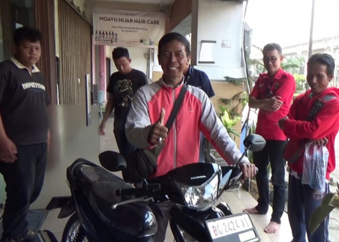 Ridwan Merasa Bersyukur Meraih Doorprize 1 Unit Sepeda Motor Jalan Sehat Gebyar UMKM Sumsel 2023 PALTV