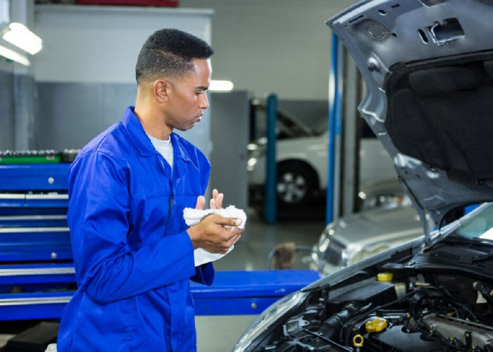 Agar Tak Salah Paham, 5 Tips Komunikasi Efektif dengan Mekanik Mobil