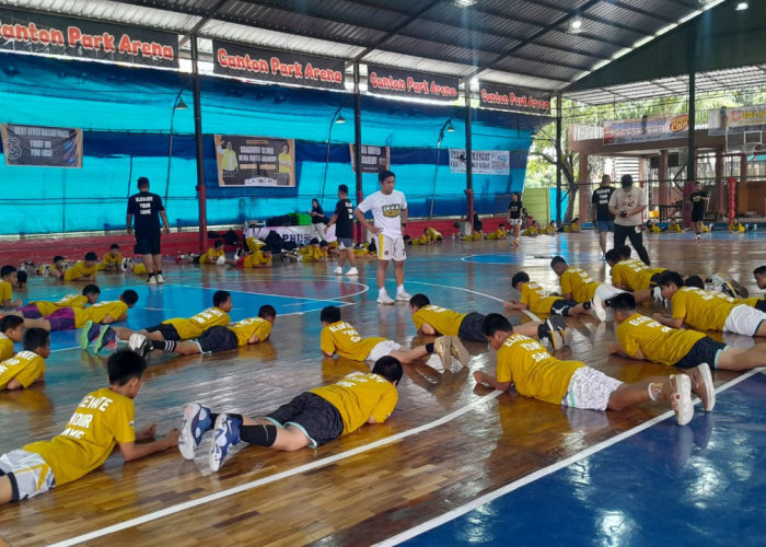 Dewa United Academy Gelar Coaching Clinic Basket untuk Pelajar SD dan SMP di Palembang