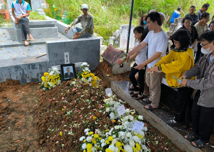 Pengusaha Kemplang Korban Perampokan Dimakamkan, Keluarga Desak Polisi Segera Tangkap Pelaku