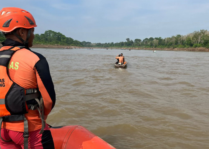 Hari Kedua, Tim SAR Perluas Pencarian Bocah Tenggelam di Sungai Musi