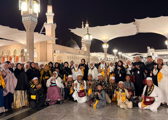 433 Jemaah Umroh Holiday Angkasa Wisata Tiba di Madinah Ziarah ke Makam Rasulullah dan Raudhah