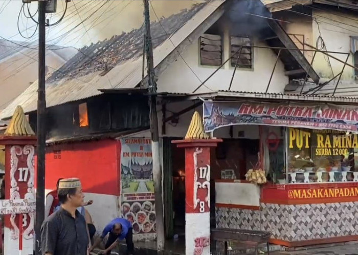 Diduga Gas Elpiji Bocor, Dua Bangunan di Palembang Ludes Terbakar