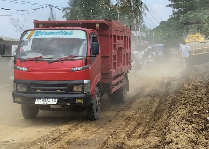 Pembangunan Jalan Lettu Karim Kadir Gandus Dimulai, Warga Keluhkan Debu dan Ganti Rugi