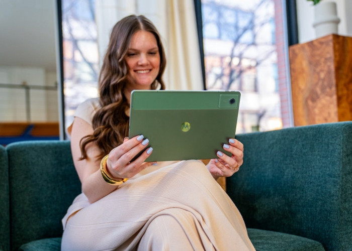 Inovasi di Balik Fast Charging Moto Pad 2026