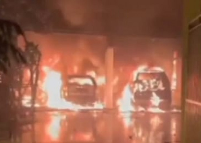 Api Hanguskan Kendaraan di Klinik Mitra Ananda, Lokasi Kini Dipasangi Garis Polisi