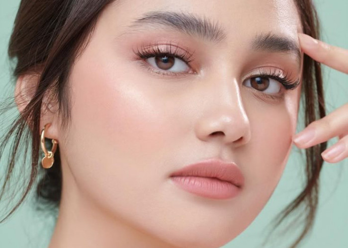 Pengen Tampil Percaya Diri!! Ini 9 Tips Makeup Natural untuk Pemula  