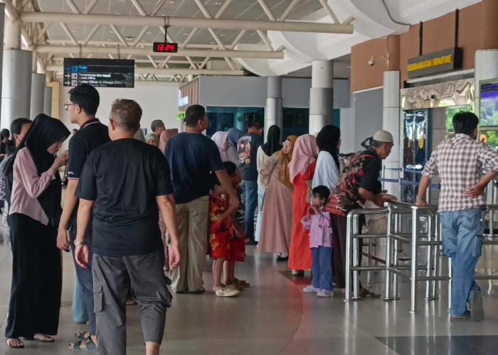Libur Lebaran Usai, Bandara SMB II Palembang Dipadati Pemudik