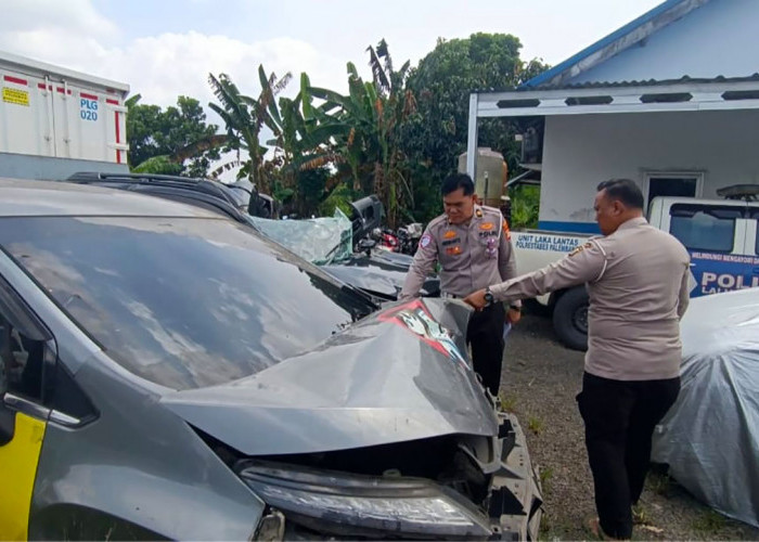 Diduga Mabuk, Pengemudi Xpander Tabrak 4 Mobil di Kertapati