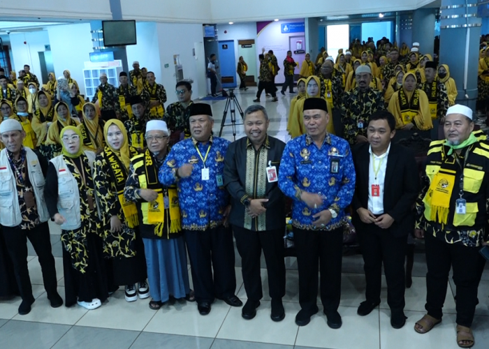 Holiday Angkasa Wisata Berangkatkan 433 Jemaah Umrah Langsung dari Palembang ke Madinah