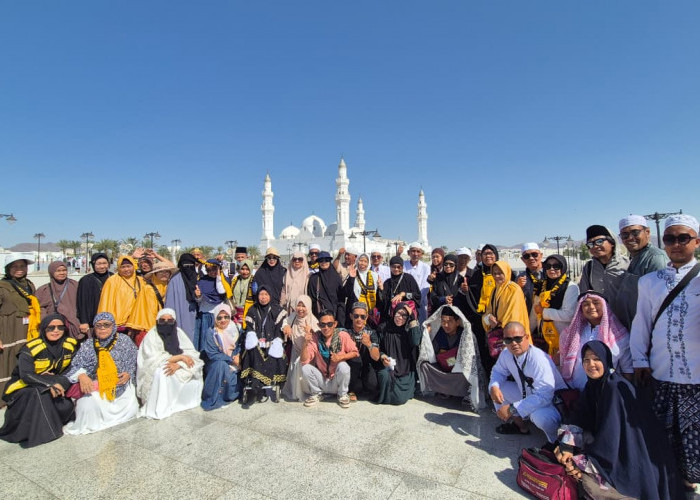 433 Jemaah Umroh Holiday Angkasa Wisata Nikmati Keindahan Ziarah Luar Madinah dan kebun kurma