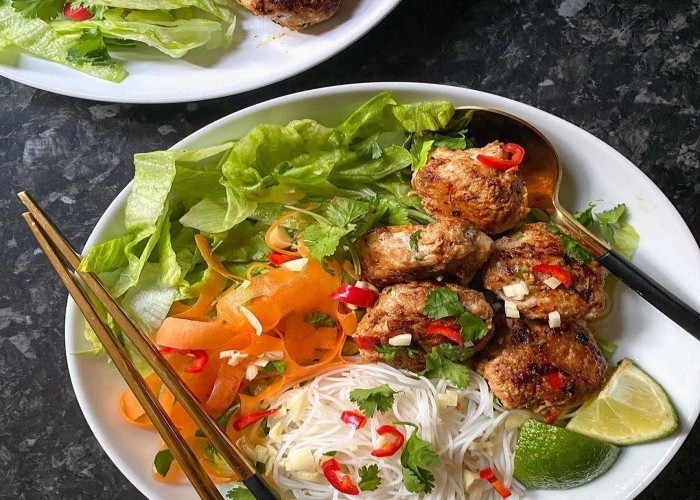 Bun Cha: Makanan Tradisional Vietnam yang Menggugah Selera