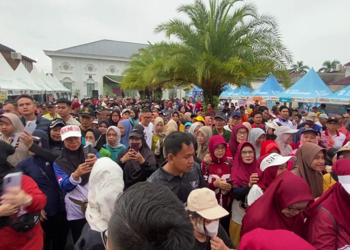 Antusias Ribuan Peserta Iringi Road Show Jalan Sehat PALTV di Kecamatan Kemuning 