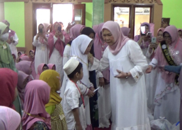 Emak-Emak Cindo Militan Sumsel Gelar Pesantren Ramadhan dan Santunan Anak Yatim