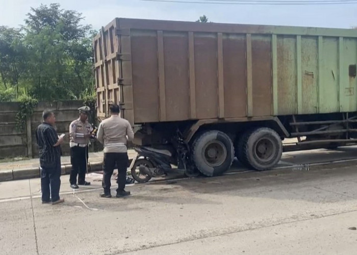 Istri Tewas Seketika Usai Motor Pasutri Tabrak Truk Parkir di Jalan Soekarno Hatta