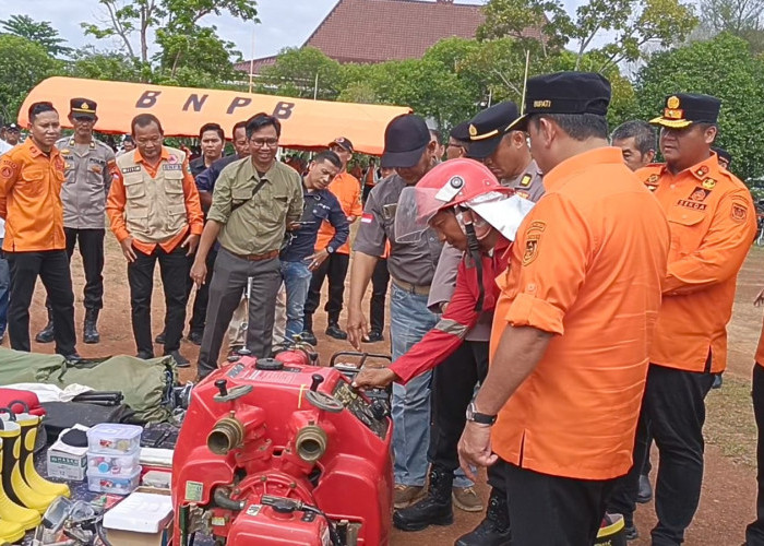 Penanggulangan Bencana Karhutla, Bupati Cek Pasukan dan Peralatan