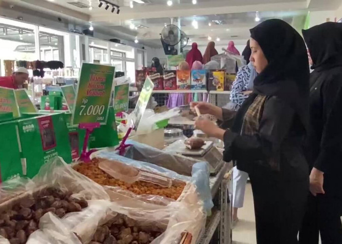 Berkah Ramadan, Pedagang Kurma di Palembang Kebanjiran Pembeli