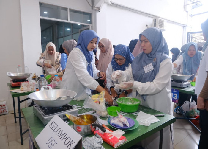 Keseruan Lomba Masak Pempek KAI Divre III Palembang,Peringati HUT KAI Ke 80 