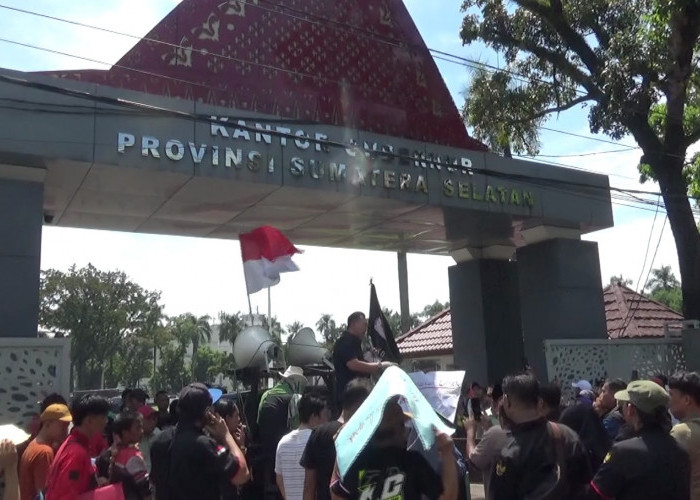 Aksi Di Kantor Gubernur, Pedagang Pasar Induk Bawa 9 Tuntutan