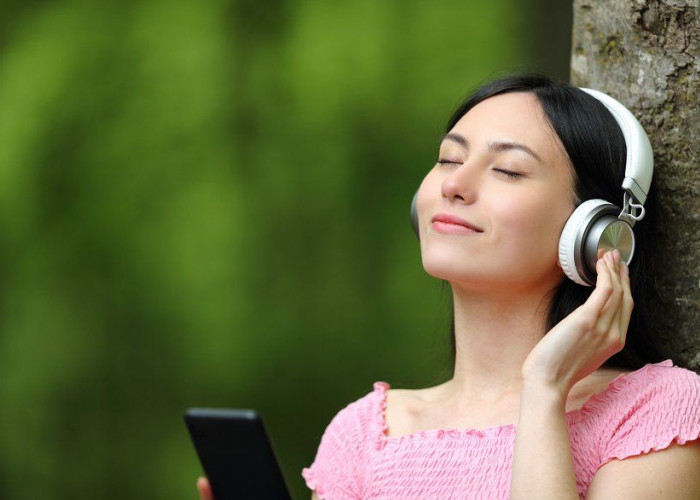 Gunakan Headset Sesekali Saja!. Penggunaan Yang Keseringan Berbahaya Bagi Pendengaran Anda.