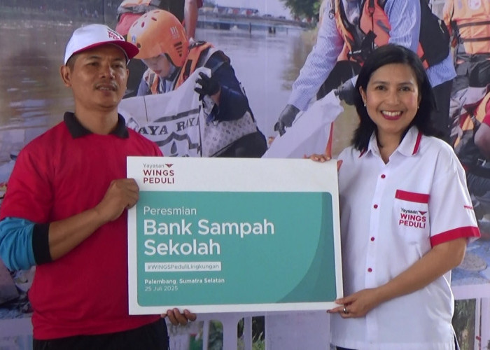 Yayasan Wings Peduli Gelar Aksi Bersih Sungai Musi dan Resmikan Bank Sampah Sekolah 
