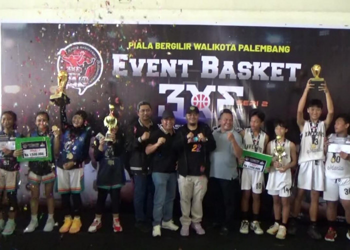 Tim Basket 3x3 SMP Xaverius Maria dan SMP Negeri 1 Palembang Boyong Piala Bergilir Walikota Palembang