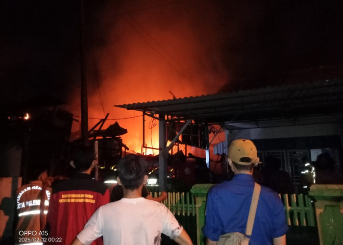 Tragis! 2 Rumah Palembang Terbakar, Warga Panik dan Penyebab Masih Diselidiki