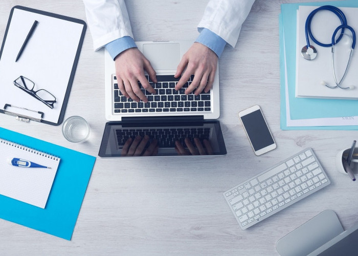 Laptop yang Cocok untuk Dokter, Perhatikan Spesifikasi dan Kenyamanan Kerja