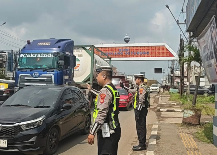 Lalu Lintas KM 12 Mulai Padat Kendaraan di Hari Cuti Bersama Imlek