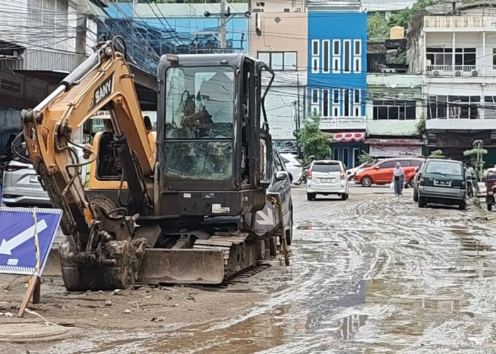 Jalan Rusak Akibat Proyek IPAL di Kecamatan Ilir Timur I Palembang Resahkan Warga