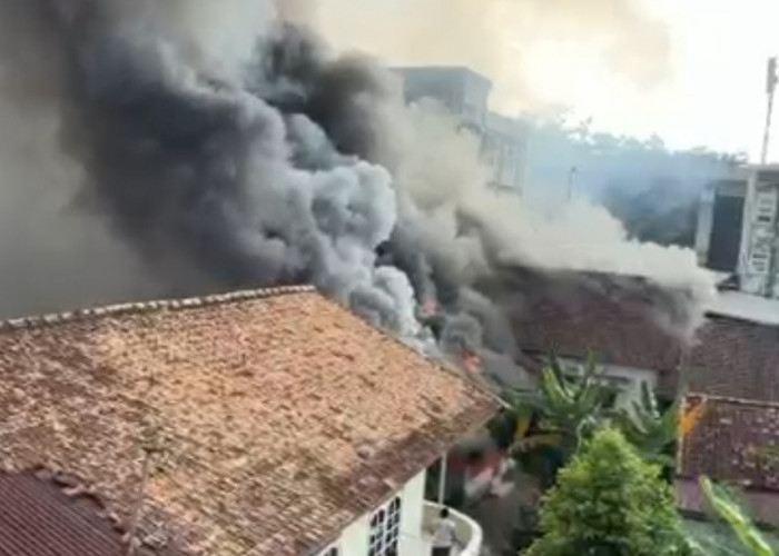 Korsleting Arus Pendek Listrik, 3 Bangunan di Jalan Sukamaju Hangus di Amuk Sijago Merah