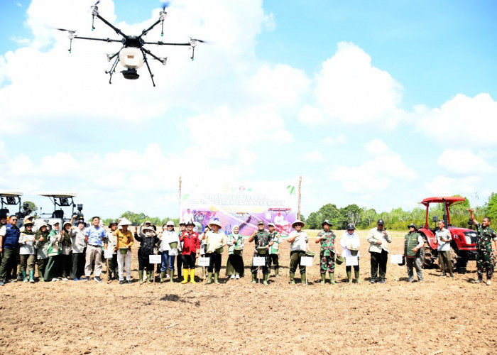 Hadiri Tanam Padi dengan Drone ,  Danrem 044/Gapo Dorong Ketahanan Pangan