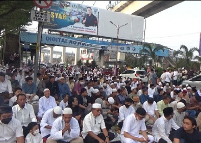 10.000 Jemaah Salat Idul Adha di Muhammadiyah Balayudha Palembang Tumpah Ruah Jalan Raya