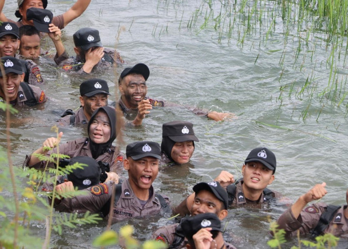 Sikap Tobat Bintra Polri Ogan Ilir, Dari Mandi Lumpur hingga Merayap di Tanah