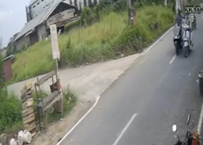 Viral CCTV Jambret Kalung Emas di Perum PNS Pemkot Palembang