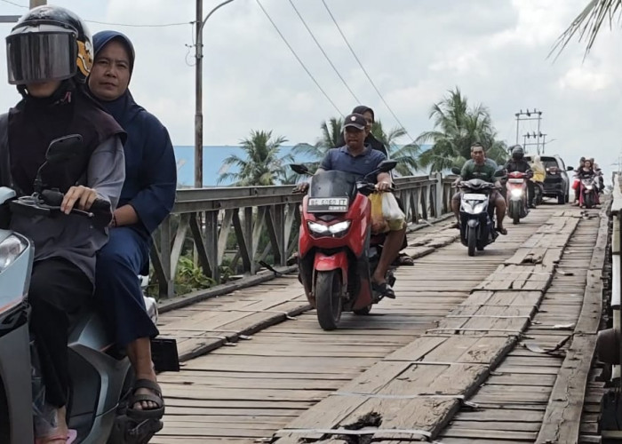 Warga Kertapati Keluhkan Jembatan Tua yang Tak Kunjung Diperbaiki