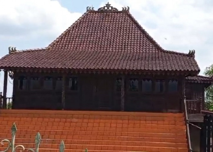 Rumah Limas Milik Almarhum Jenderal Ryamizard Ryacudu Tetap Terawat Setelah 50 Tahun Berdiri