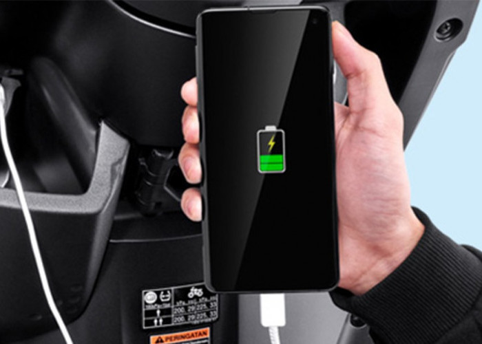 Motor Matic 2025 Kini Punya Fitur Charger HP, Gak Takut Lowbat di Jalan!