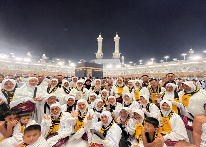 433 Jemaah Keberangkatan 13 November Tuntaskan Umrah Pertama di Kota Suci Mekkah
