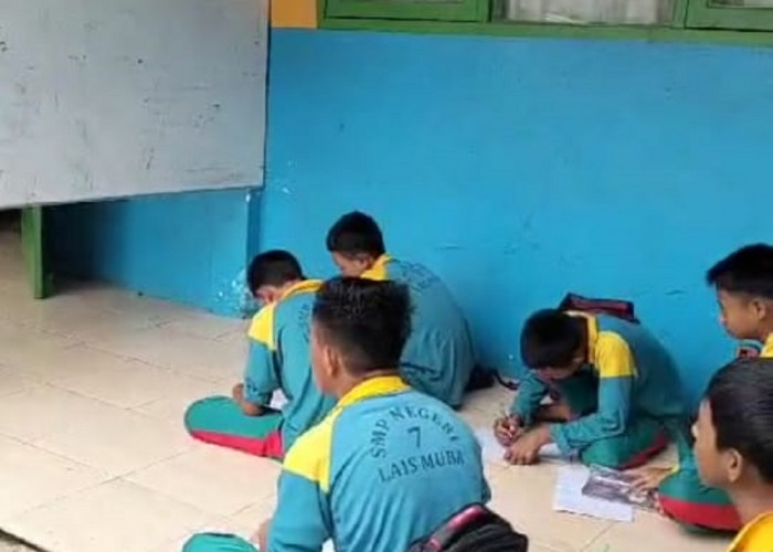  Sekolah Ambruk di Musi Banyuasin, Siswa Terpaksa Belajar di Pelataran Sekolah