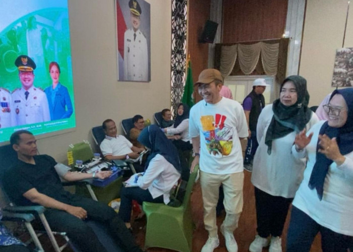 Walikota Palembang Tinjau Gerakan Donor Darah Hari Ibu 