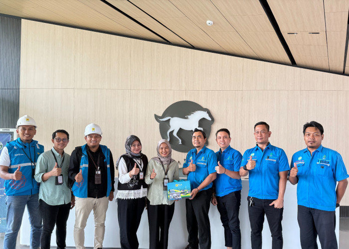PLN UP3 Ogan Ilir Rayakan Hari Pelanggan Nasional dengan Kunjungan ke Industri Besar